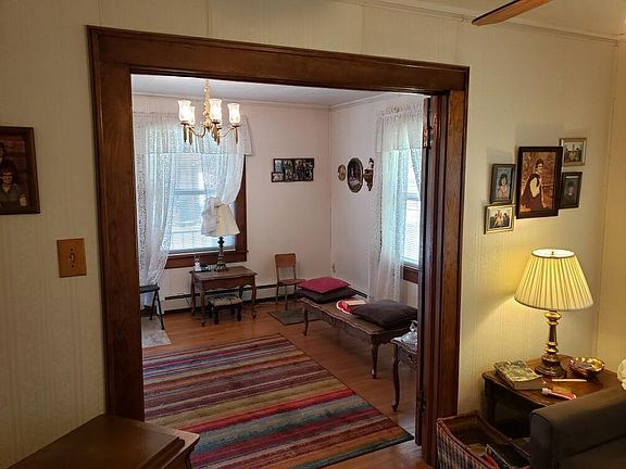 4th image of 520 Selden St