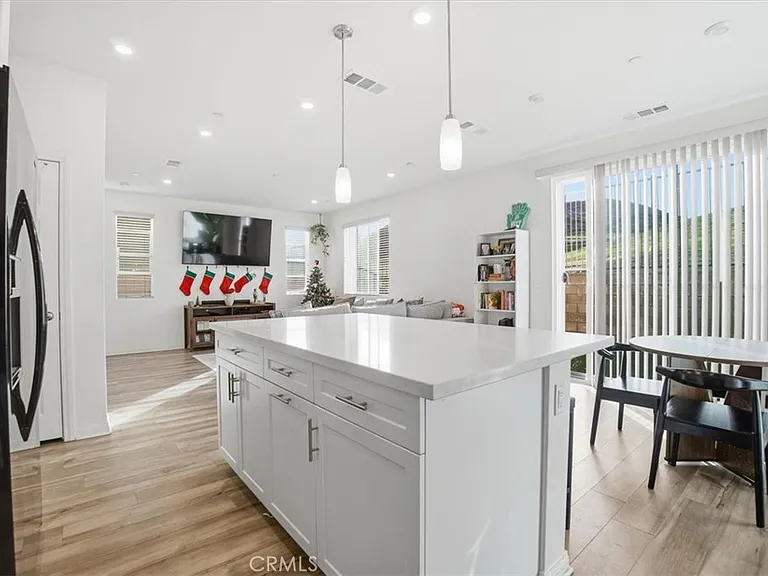 556 Enzo St — Photo 14