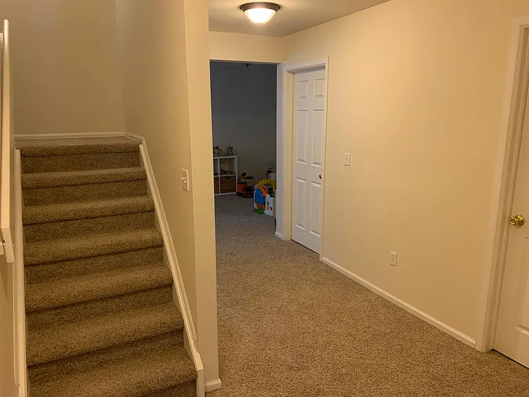 83 Mineola Ct — Photo 19
