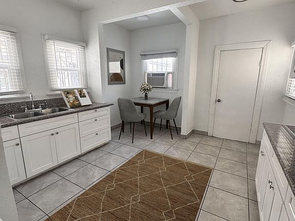 5th image of 506 N Kenmore Ave #B