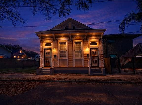 2nd image of 2117 Danneel St