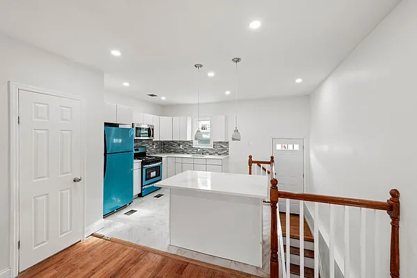 Sold by Nest Seekers International | media 11
