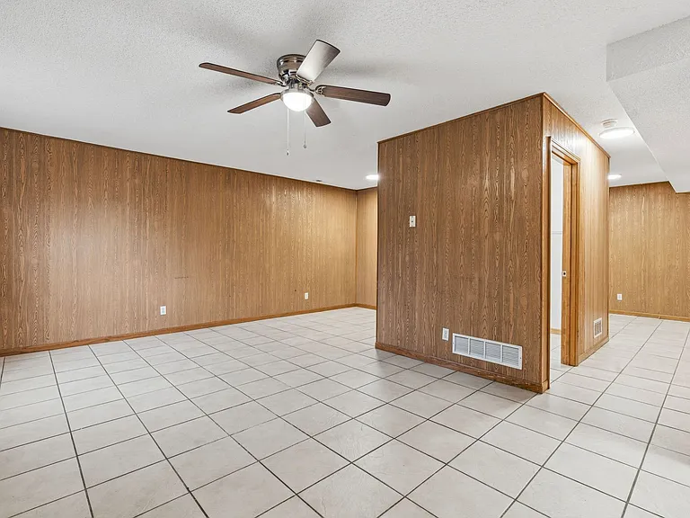 Mid-Town Apartments — Photo 101