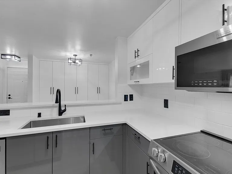 975 Aberdeen Ave NE #D105 — Photo 5