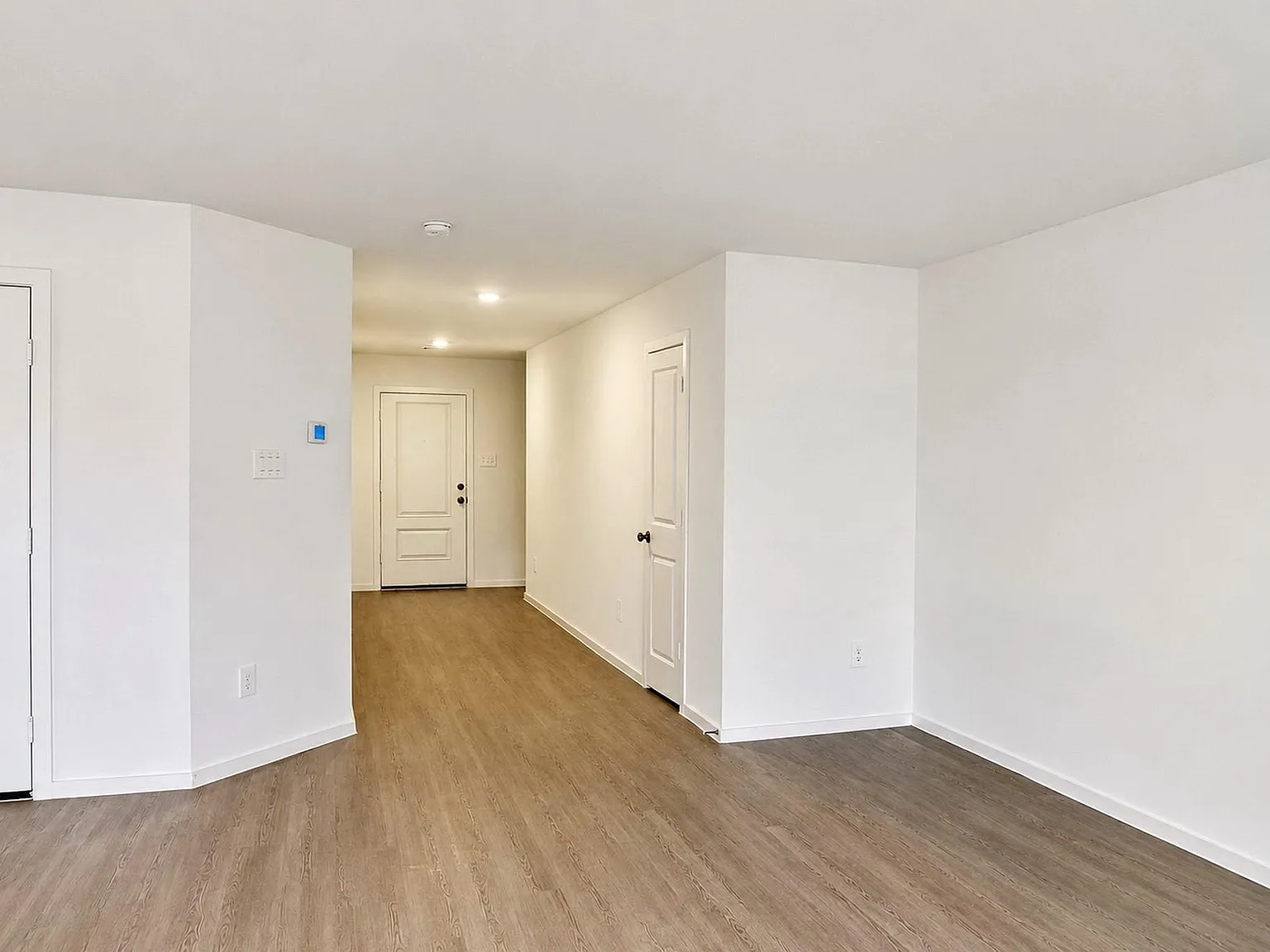 4 bed, 2.5 bath, 1979 sqft, $1,875 — Photo 3