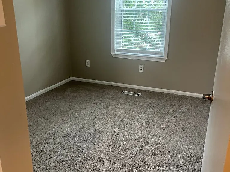 82 Liberty Dr — Photo 17