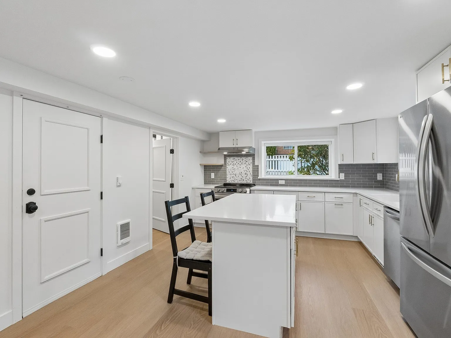 3 bed, 1510 sqft, $2,750 — Photo 3