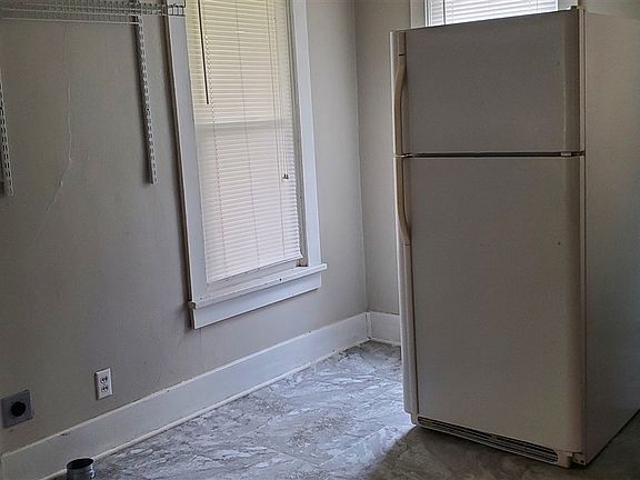 5th image of 217 W 17th St
