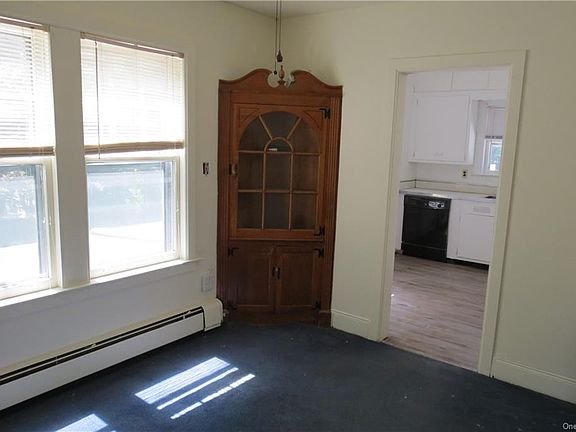 4th image of 275 Roundhill Dr