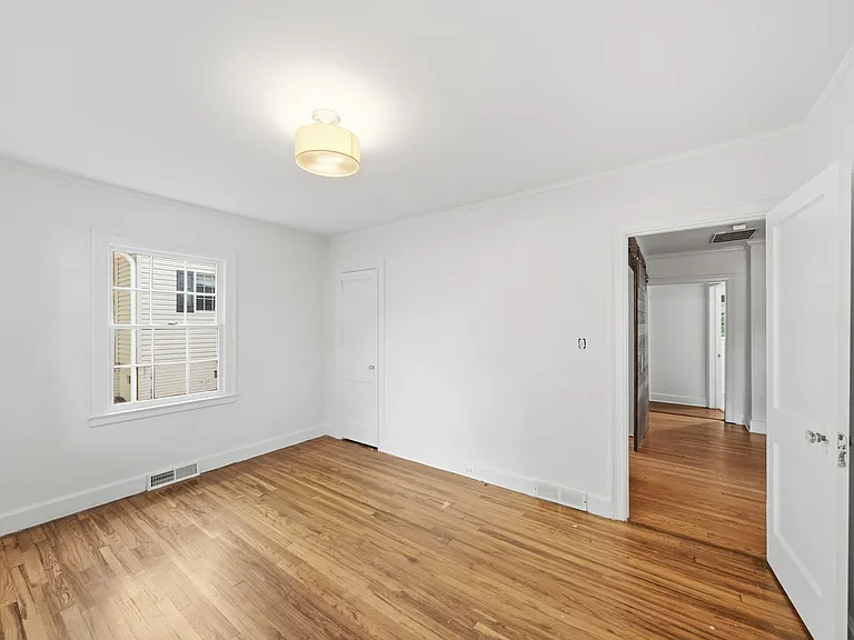 1424 Lyon Ct — Photo 10