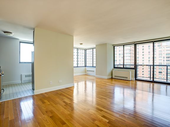 3rd image of 235 W 48th St APT 32J