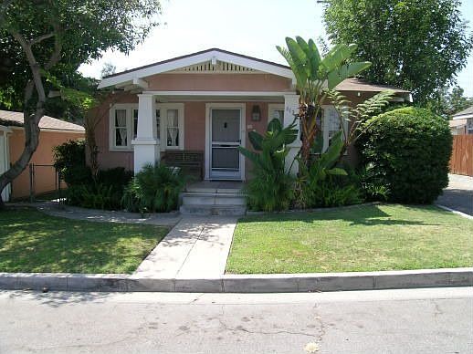 Very cute 1924 bungalow close to beach