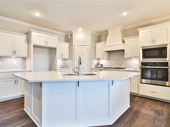 7008 NE 103rd St, Kansas City, MO 64156