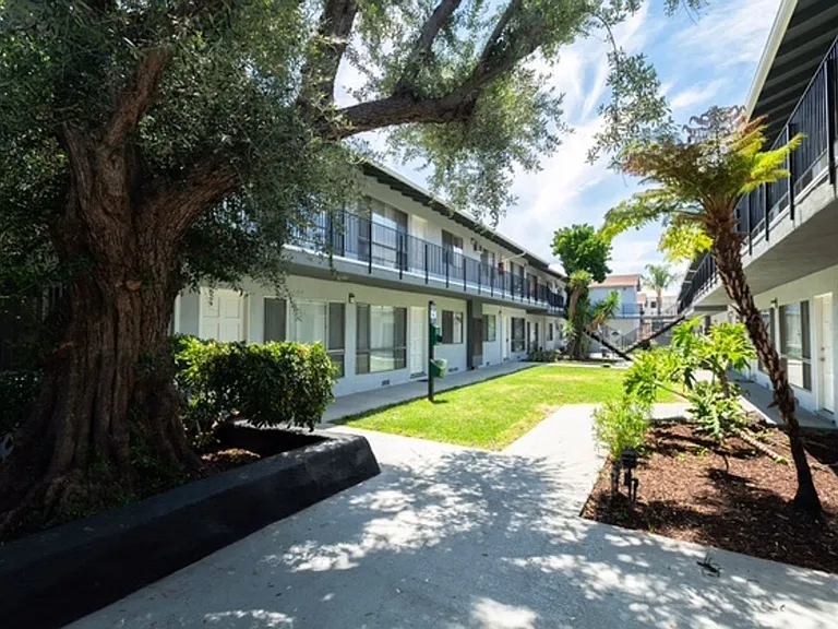 18400 Prairie Street — Photo 30