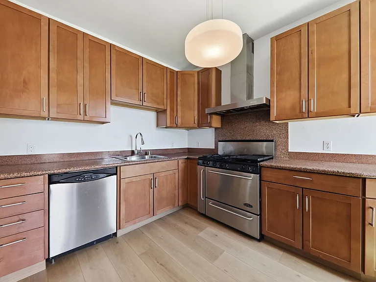 320 Harriet St — Photo 15