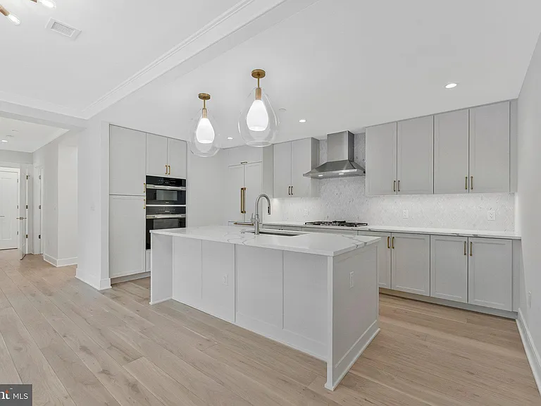 6718 Lowell Ave #507 — Photo 19