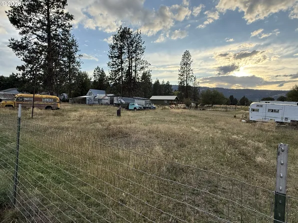 603 Tamarack St, Wallowa, OR 97885