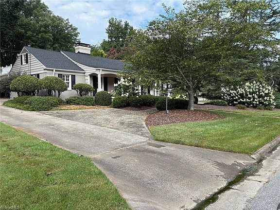 2nd image of 609 Elmwood Dr