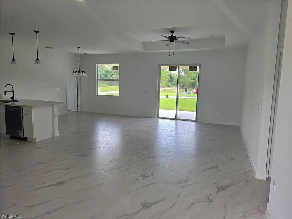 3 bed, 2.0 bath, 1600 sqft, $2,500 — Photo 2