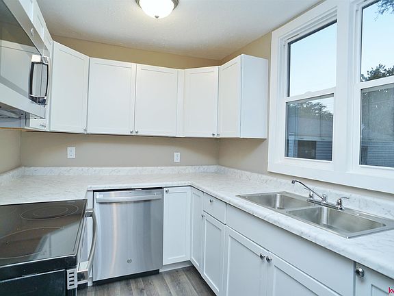 5th image of 851 S 45th St