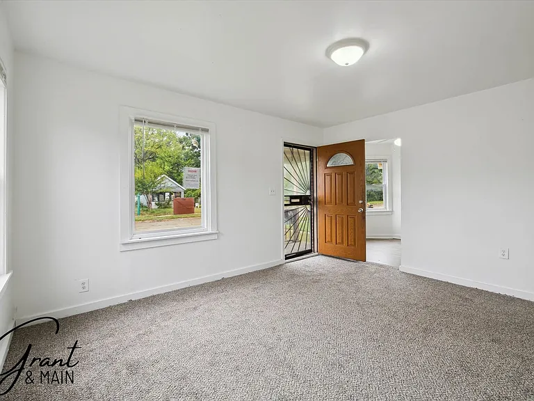 13926 Rockdale St — Photo 4