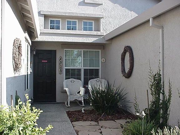 3rd image of 290 Regency Park Cir