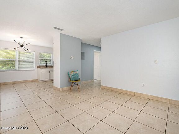4th image of 1031 Park Dr #13