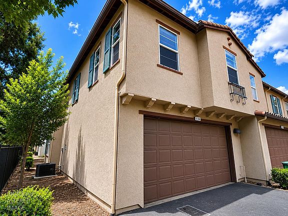 2nd image of 8144 Crystal Walk Cir