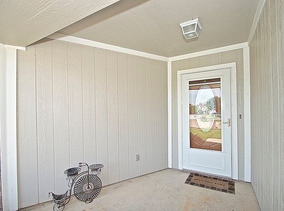 3rd image of 953 Paddington Dr E