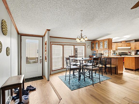 3rd image of 23312 Crystal Dr