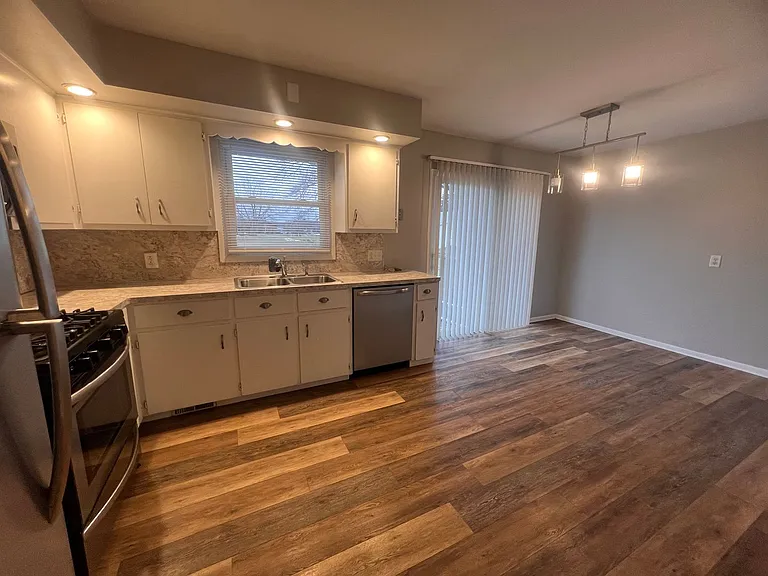 964 Rosewood St — Photo 13