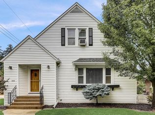 402 73rd St, Kenosha, WI 53143