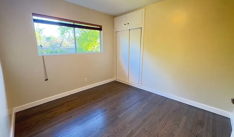 403 Lupin Ln — Photo 23