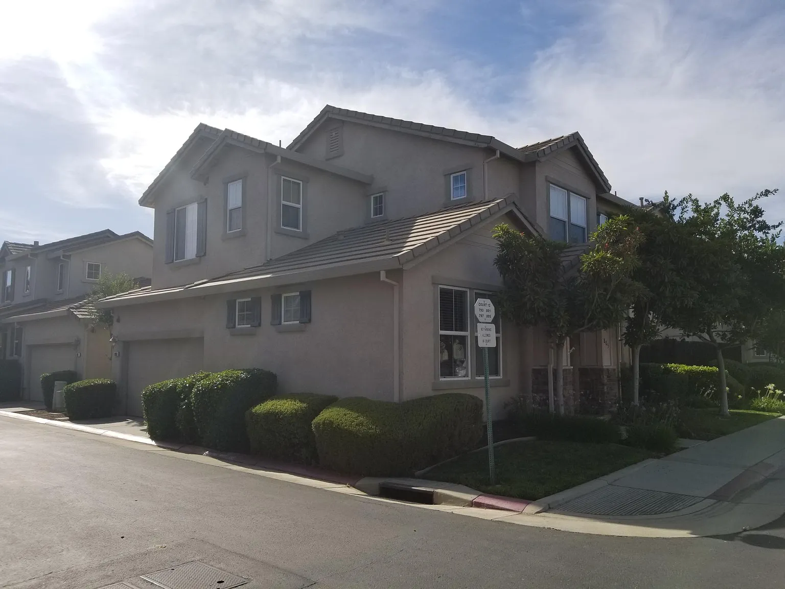 805 Courtyards Loop photo 1