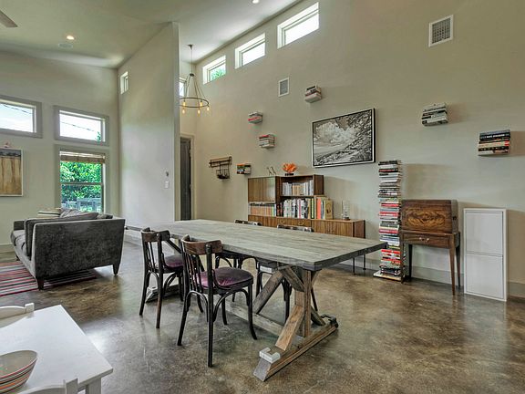 Accomodates large table