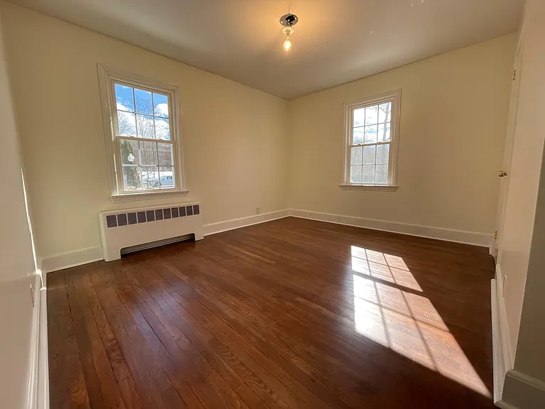 85 E Main St — Photo 11