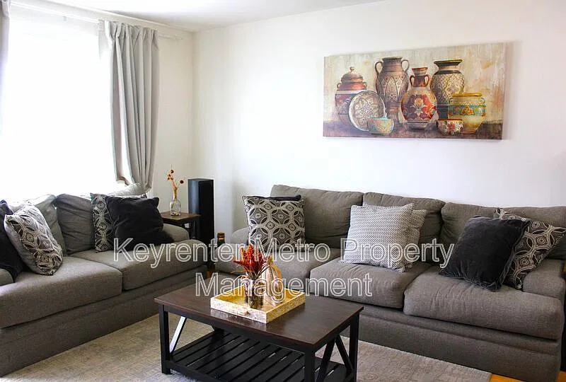 3 bed, 1.5 bath, 1976 sqft, $2,150 — Photo 4