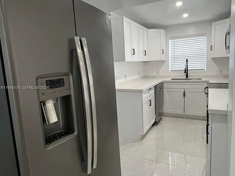 2850 NW 7th St — Photo 7