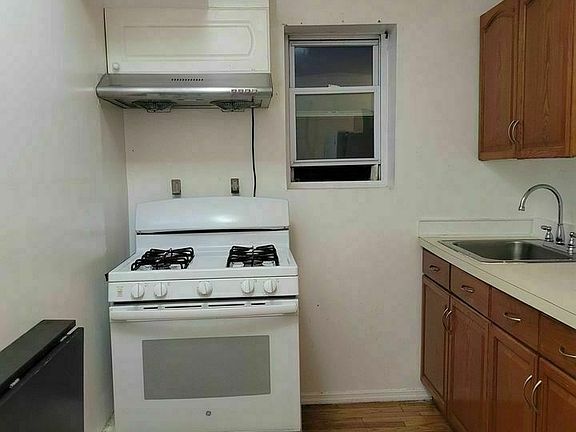 4th image of 3747 59th St Floor 4