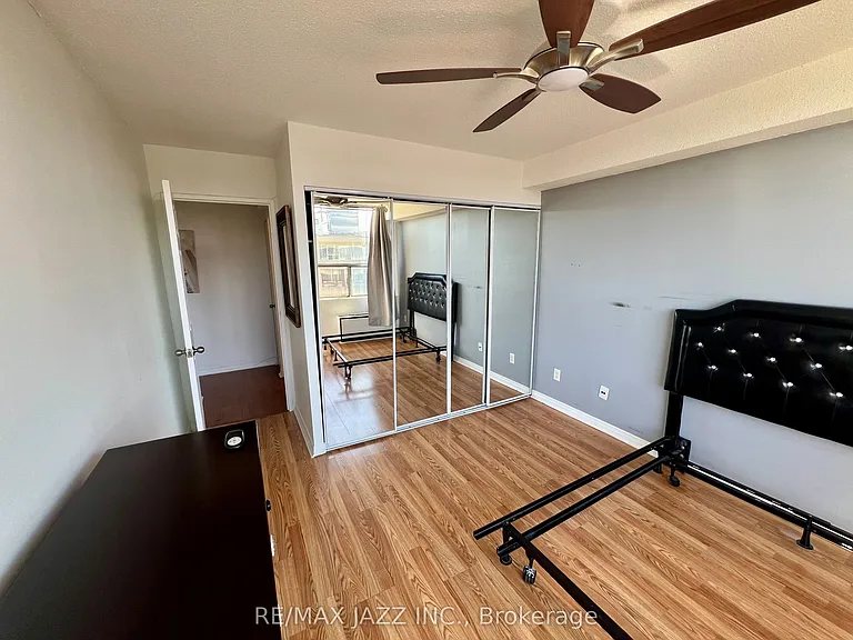 55 William St E #716 — Photo 10