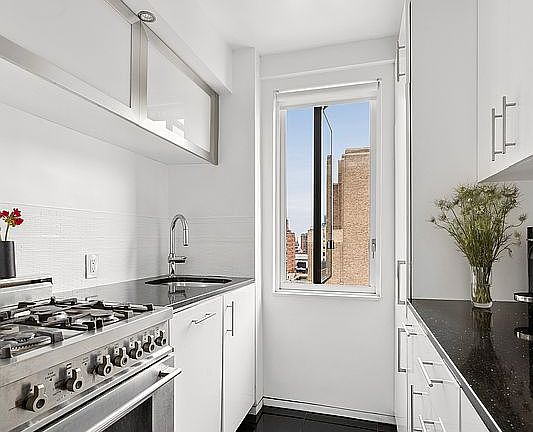 4th image of 105 W 13th St APT 16F