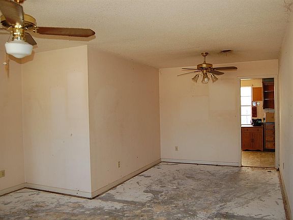 3rd image of 5870 Leesway Blvd
