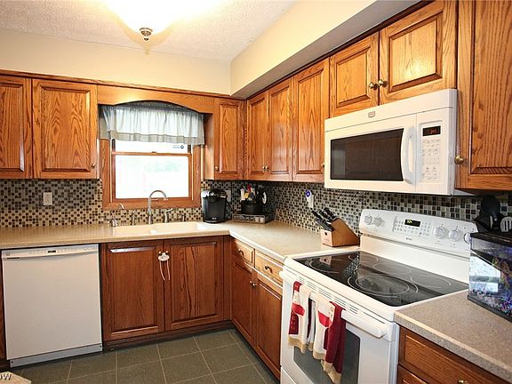 5th image of 4613 Tanglewood Dr