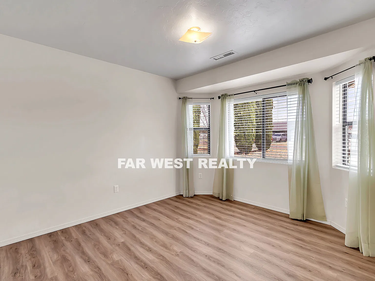 3 bed, 1308 sqft, $1,900 — Photo 4