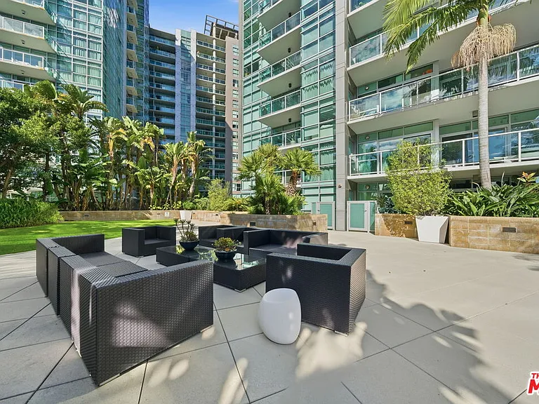13650 Marina Pointe Dr #1603 — Photo 56