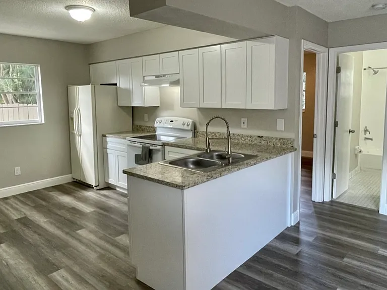 15436 Verona Ave #C — Photo 1