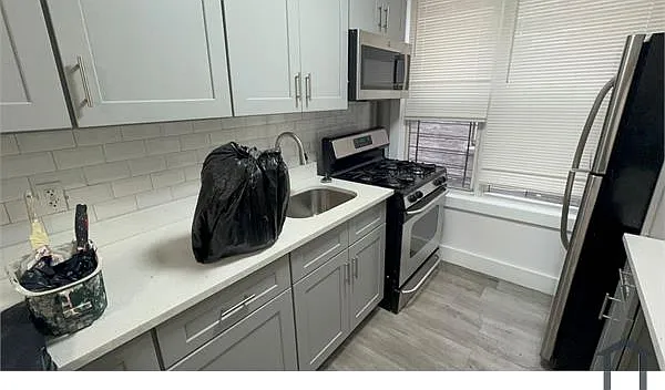729 Noble Ave #1