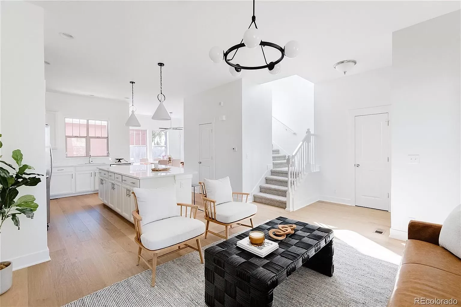 4 bed, 3.5 bath, 2300 sqft, $4,000 — Photo 1