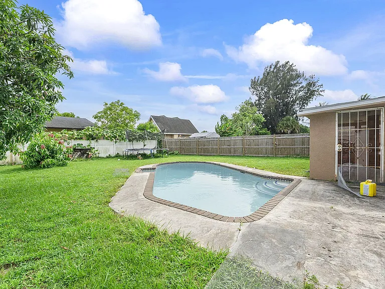 4830 Alberta Ave — Photo 3