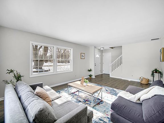 3rd image of 5038 Donna Ave